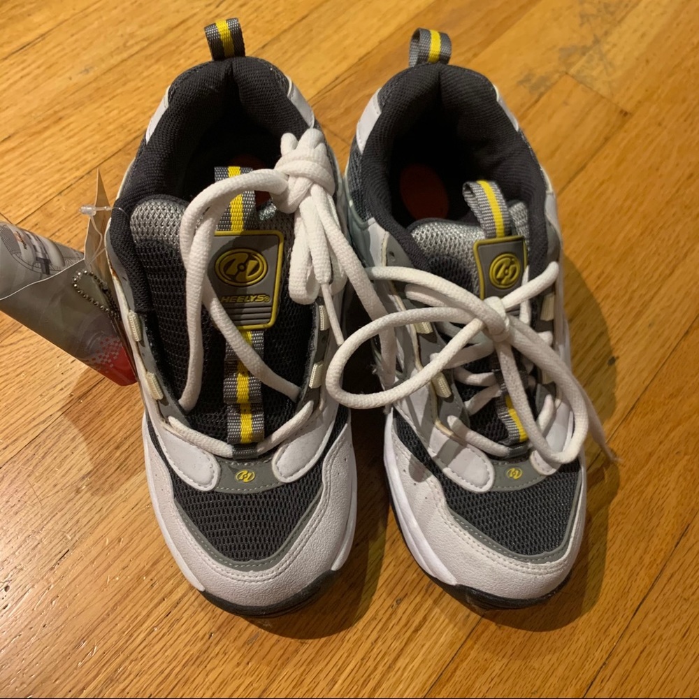 NWT Heelys Shoes Sz 6 (Big Kids)